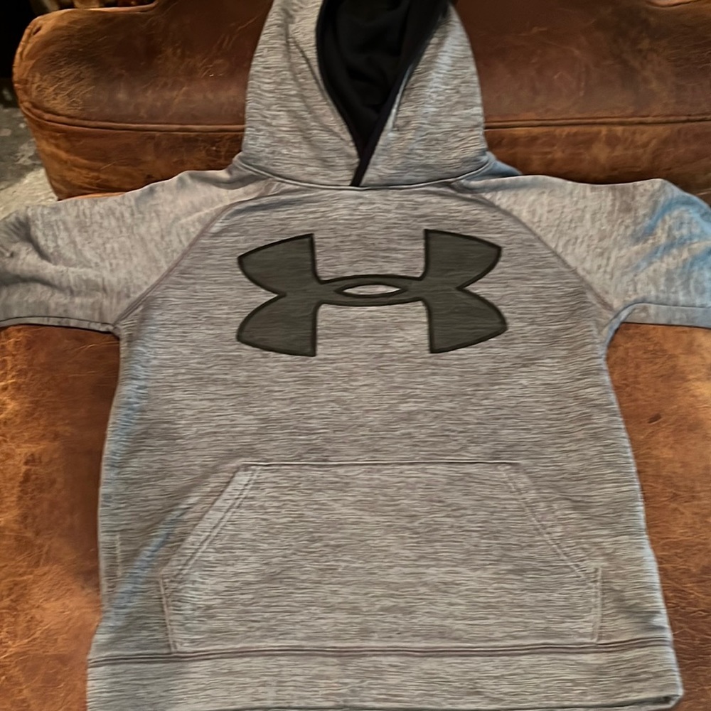 Under armour grey hoodie with pockets